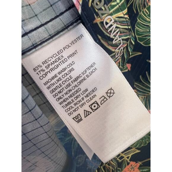 NWT Tommy Bahama Men's Top Button Up Short Sleeve Tropical Print Size MED - Picture 3 of 5